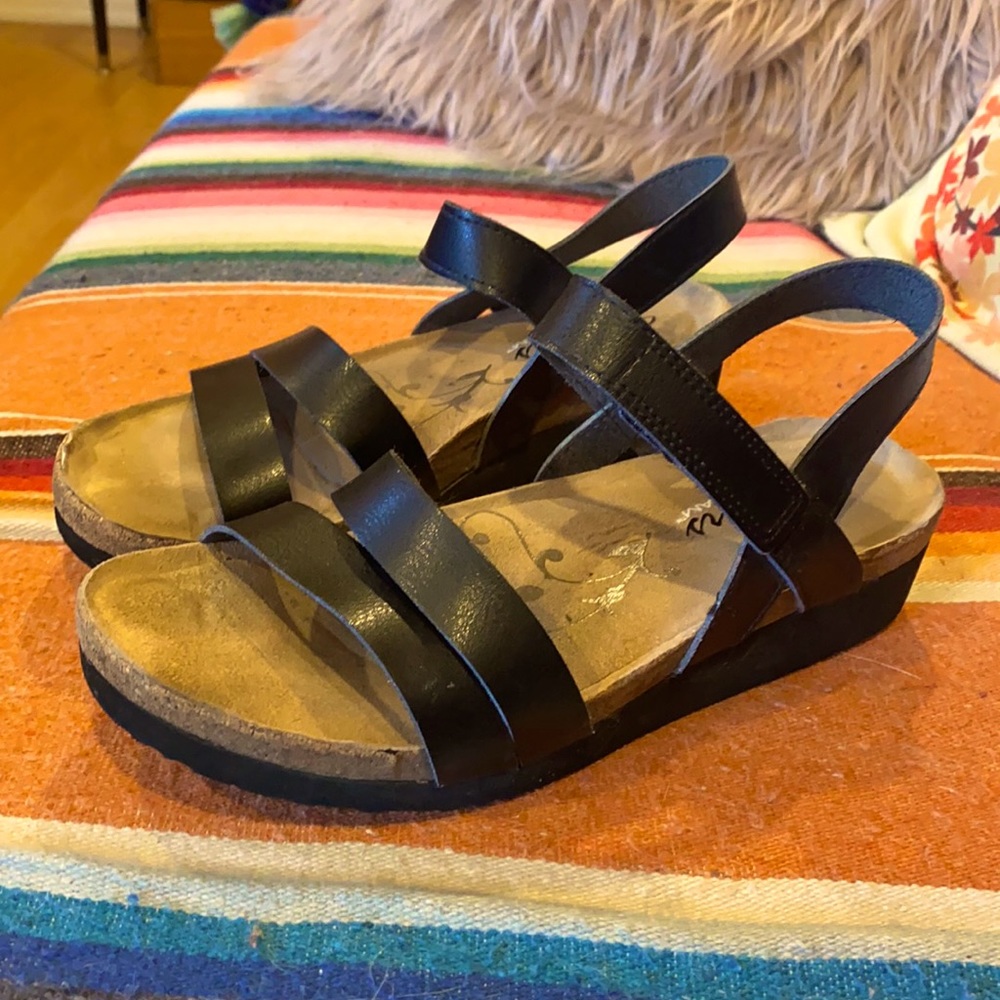 Sketchers black memory foam sandals size 7